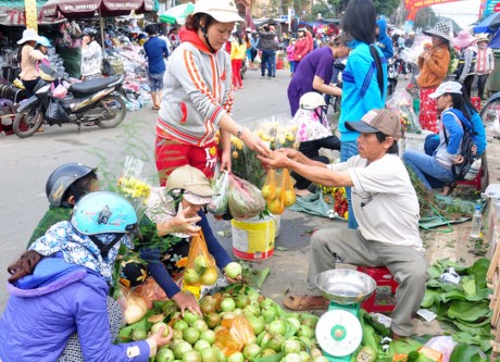 Islanders are busy for Tet - ảnh 1